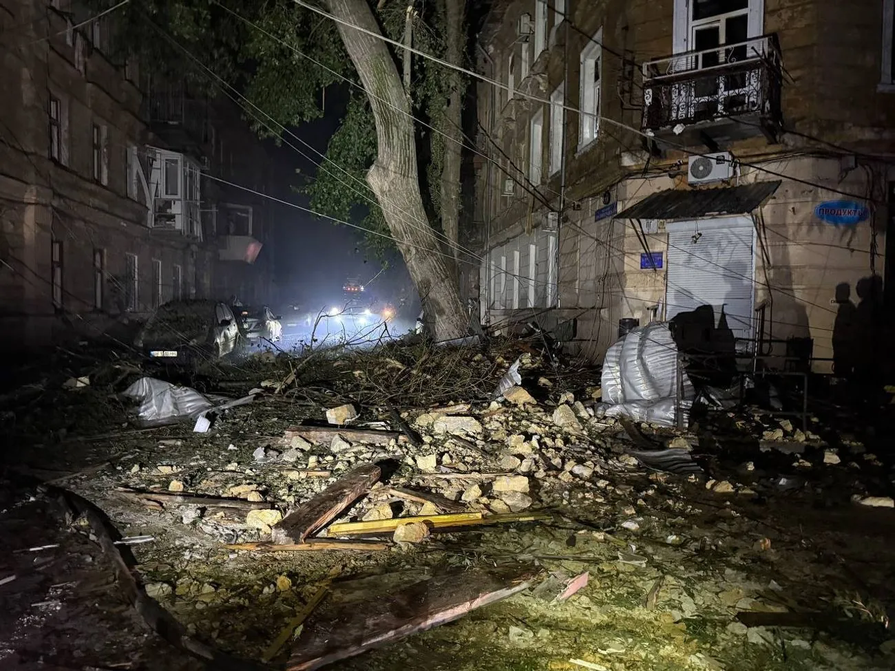 Нічна атака дронів на Одесу: є загиблі та поранені, руйнування значні