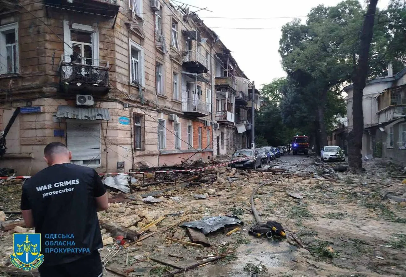 Нічна атака рф на Одесу забрала життя двох людей, 9 поранених: показали наслідки Нічна атака рф на Одесу забрала життя двох людей, 9 поранених: показали наслідки
