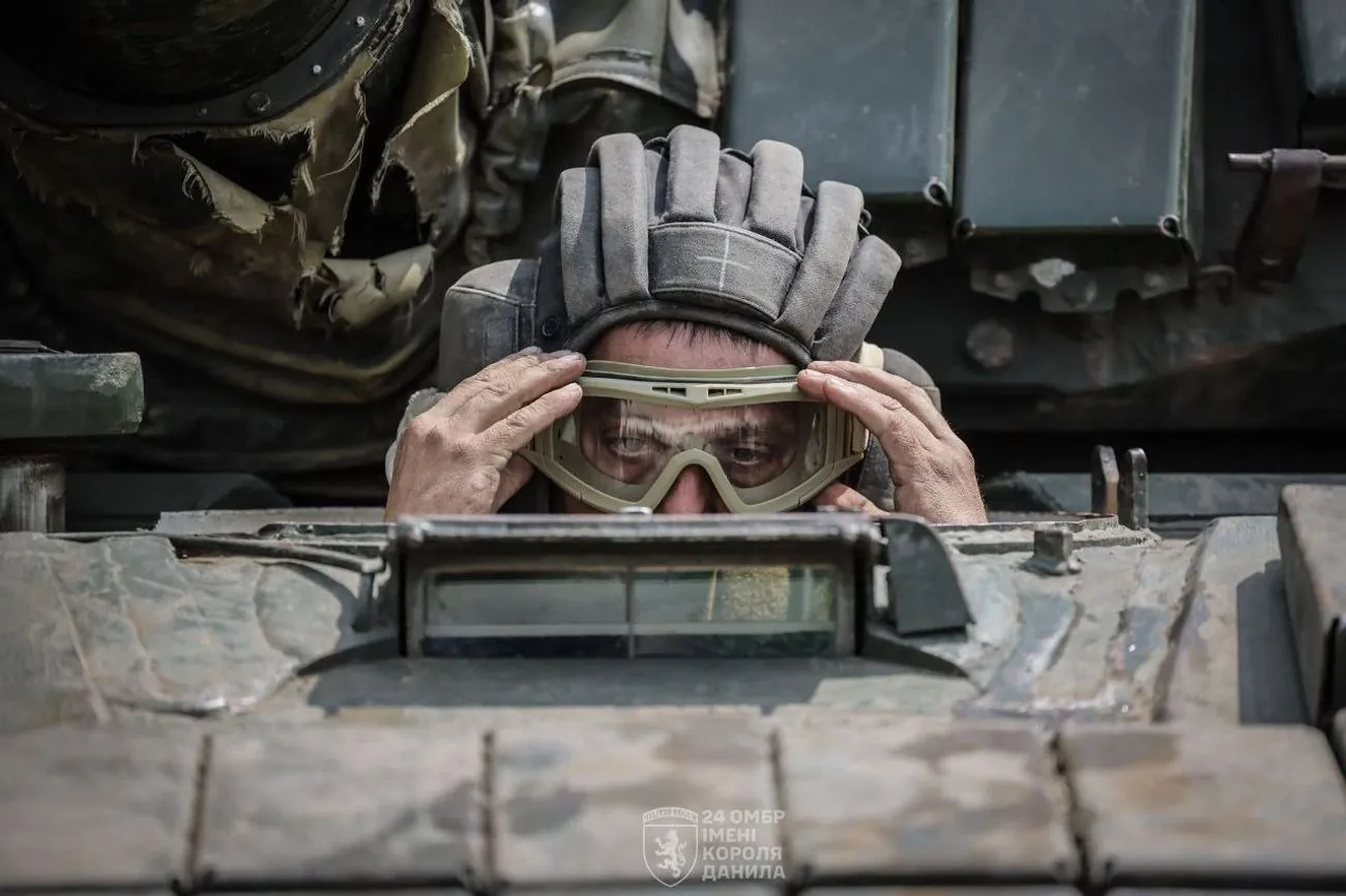 На фронті 123 боєзіткнення: ворог тисне на Лиманському, Покровському та Новопавлівському напрямках На фронті 123 боєзіткнення: ворог тисне на Лиманському, Покровському та Новопавлівському напрямках