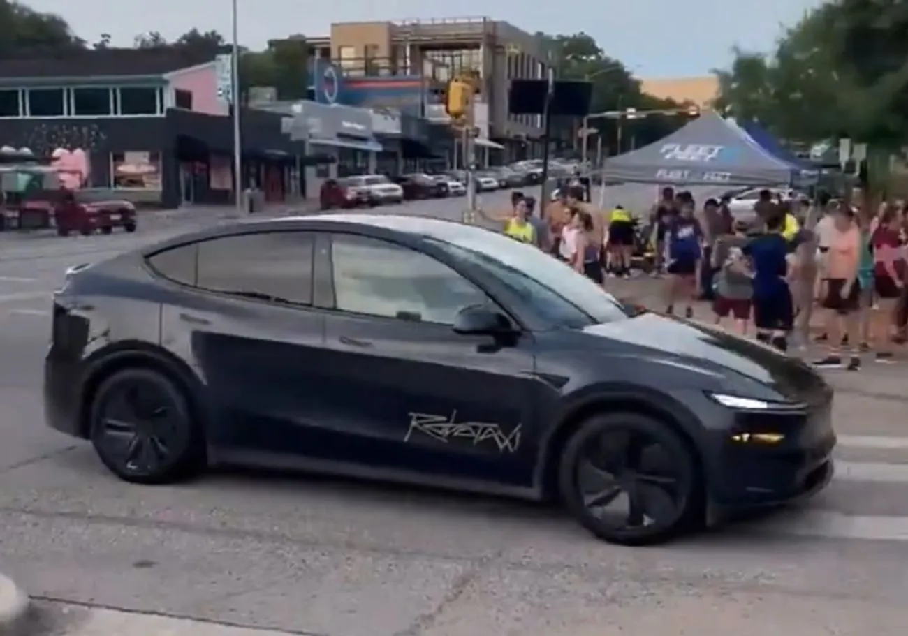 Tesla показала відео безпілотного автомобіля у Техасі напередодні запуску мережі роботаксі Tesla показала відео безпілотного автомобіля у Техасі напередодні запуску мережі роботаксі