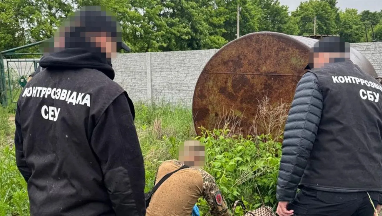 In Ivano-Frankivsk, the SSU prevented a terrorist attack: a 15-year-old girl was forced to detonate a bomb.
In Ivano-Frankivsk, the SSU prevented a terrorist attack: a 15-year-old girl was forced to detonate a bomb.