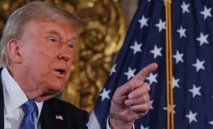 В США готовят митинг "Без королей", но Трамп уверяет, что он "не король"