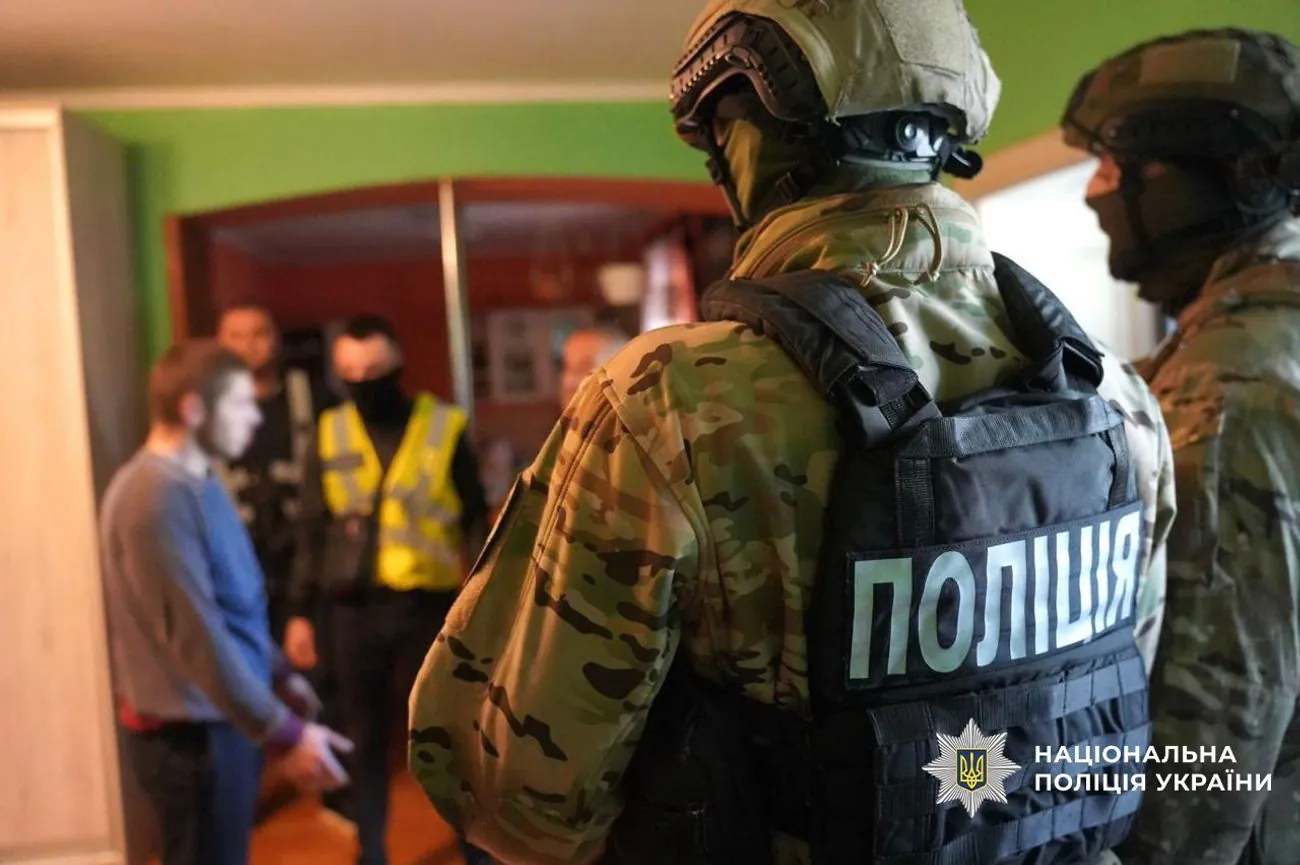 По Україні масштабна спецоперація проти нелегальної зброї: понад 500 обшуків По Україні масштабна спецоперація проти нелегальної зброї: понад 500 обшуків