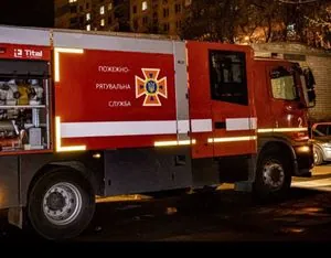 Kyiv under attack by enemy "Shaheds": air defense is working, falling debris recorded, cars are on fire