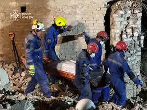Ночная атака на Киев: из-под завалов достали тела еще трех человек