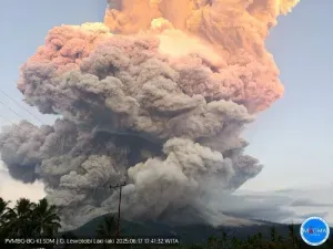 Flights to tourist Bali canceled after volcano eruption in Indonesia