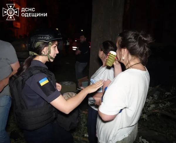 Нічна атака рф на Одесу: у ДСНС розповіли, що з готелем "Немо" та дельфінами