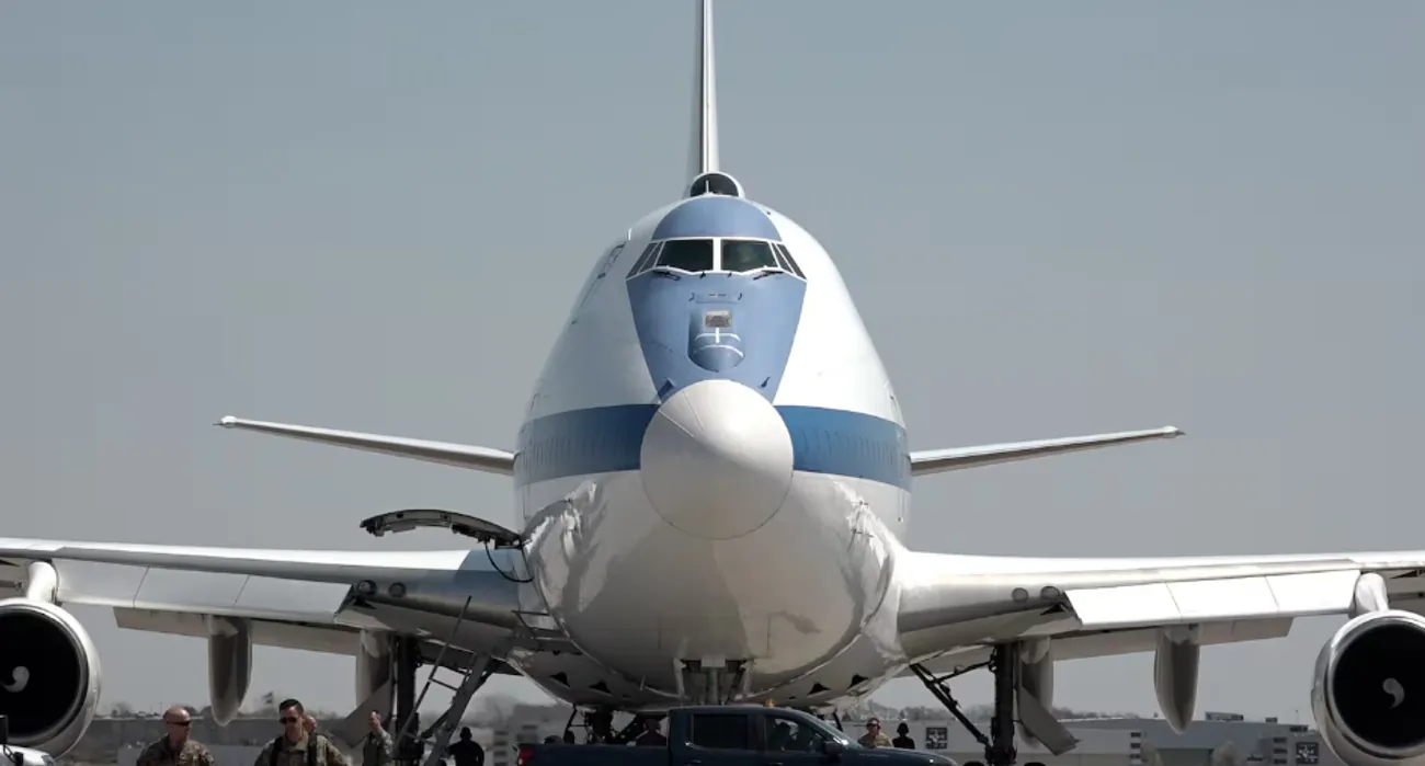 "Doomsday plane": what kind of "beast" is it and which countries have it (video) "Doomsday plane": what kind of "beast" is it and which countries have it (video)