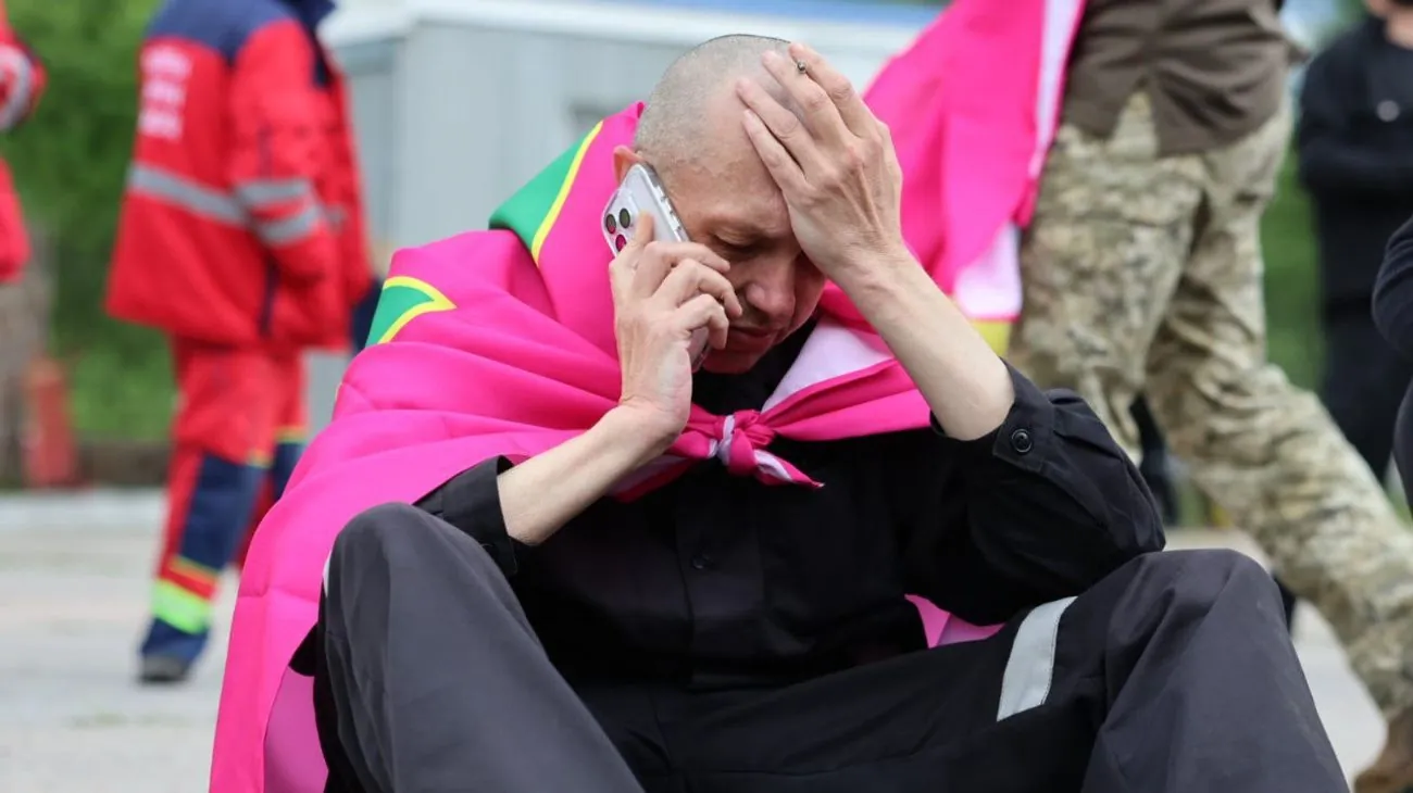 "Мамо, це я!": перші розмови і нові кадри звільнених з полону українських захисників