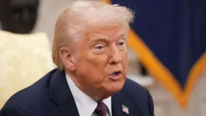 Рейтинг одобрения президента США Дональда Трампа снижается - СМИ