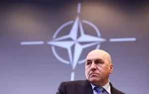 Министр обороны Италии сомневается в целесообразности дальнейшего существования НАТО
