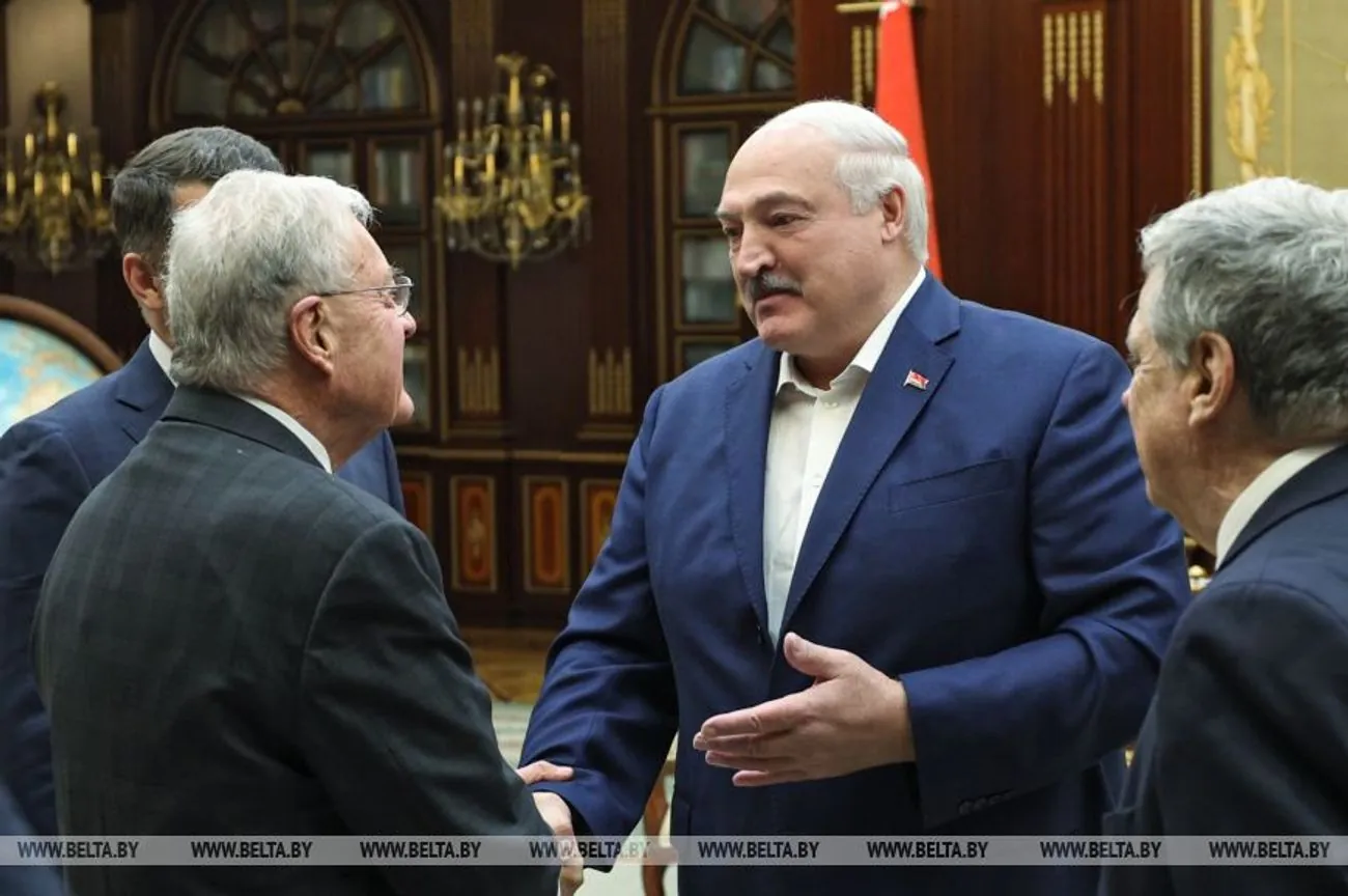 Спецпосланец Трампа Келлог приехал в минск и встретился с лукашенко Спецпосланец Трампа Келлог приехал в минск и встретился с лукашенко