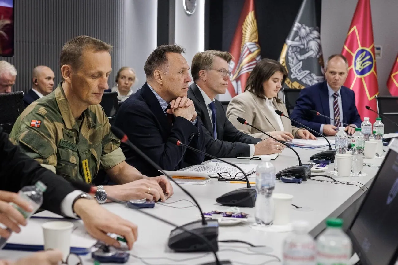 В Україні з візитом міністр оборони Норвегії: оголошено про додаткові $400 млн на озброєння В Україні з візитом міністр оборони Норвегії: оголошено про додаткові $400 млн на озброєння