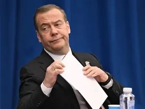 Трамп відреагував на ядерні погрози медведєва. Колишньому президенту рф довелось виправдовуватися