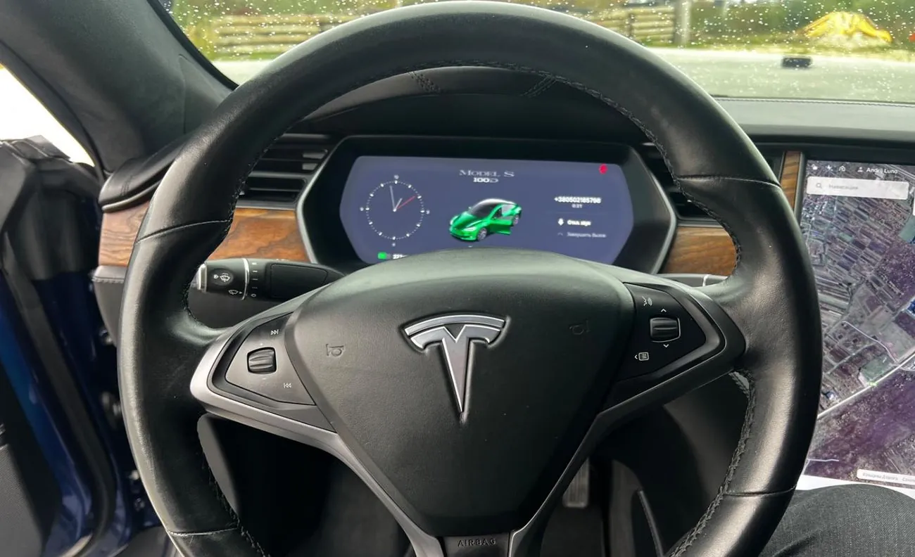 Tesla под прицелом регуляторов США: новые роботакси нарушают правила дорожного движения