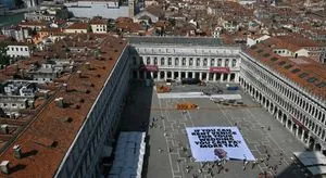 Protesters in Venice celebrated a "victory": Bezos moved the wedding from the city center