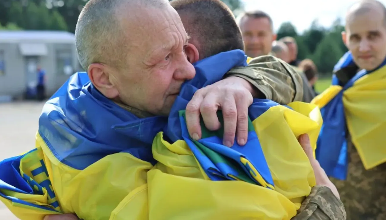 Обмін полоненими: Буданов показав, як українські військові спалили російський одяг Обмін полоненими: Буданов показав, як українські військові спалили російський одяг