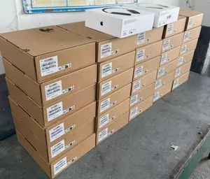 Диван с секретом: мужчина в Украину вез в мебели 32 пары AirPods Max из Германии