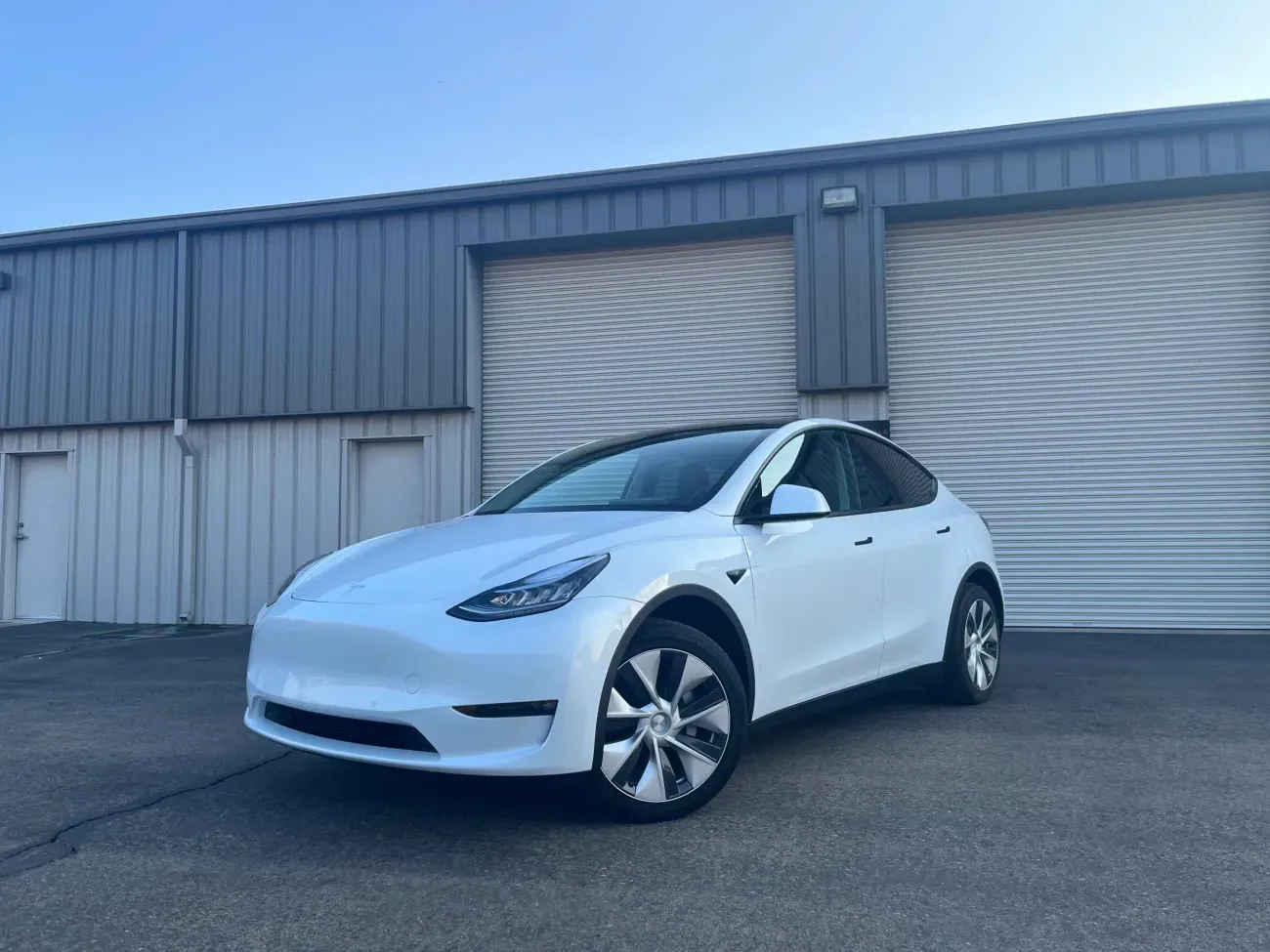 Tesla провела первую в истории полностью автономную доставку автомобиля