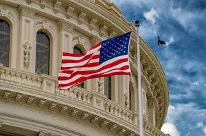 Демократи у Сенаті вимагають від Мінфіну США пояснень щодо можливості повернення рф до SWIFT
