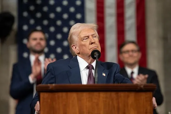 У США сенатор-республіканець вимагає в Трампа пояснити Конресу призупинення допомоги Україні
