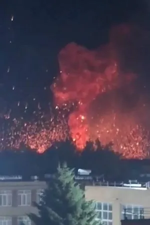 Powerful explosion in occupied Khartsyzk, fire started: ammunition depot detonates (video)