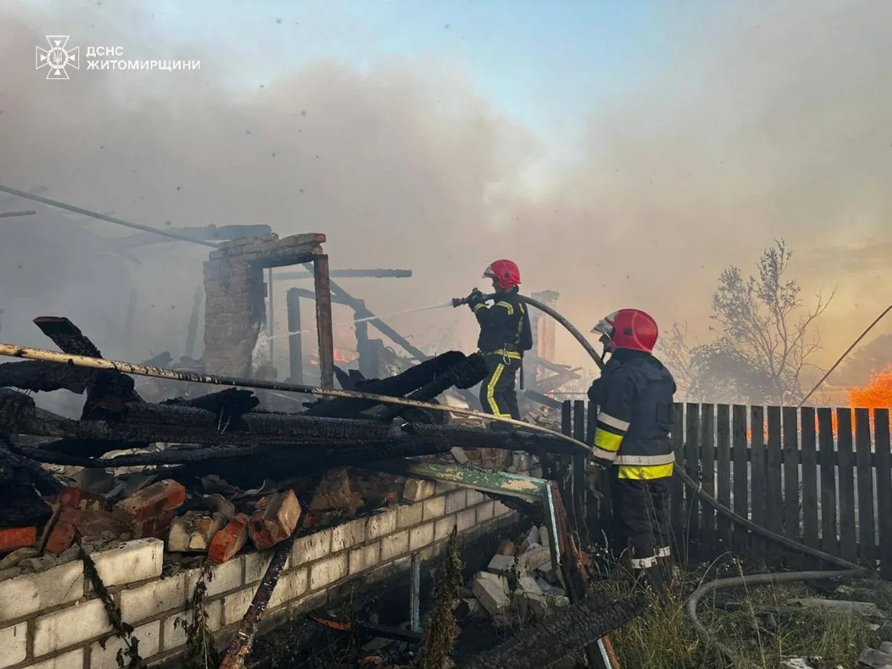 Вибухи на Житомирщині: рятувальники показали наслідки Вибухи на Житомирщині: рятувальники показали наслідки
