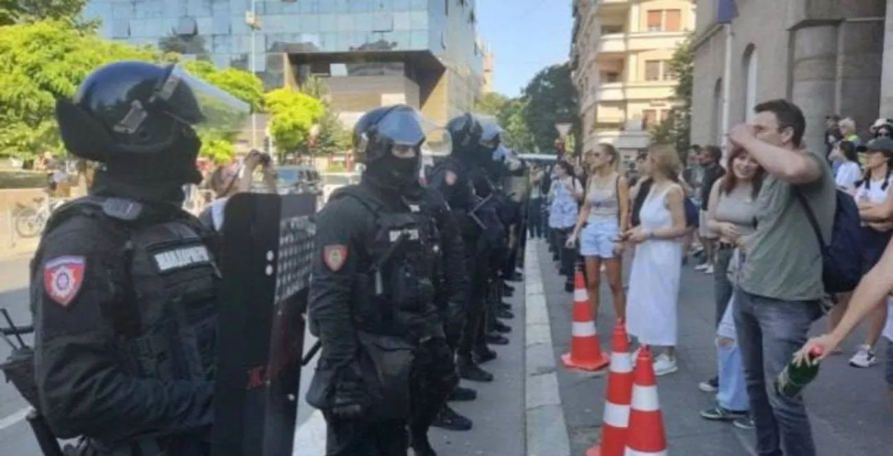 В Сербии продолжаются протесты: люди блокируют улицы, есть задержанные