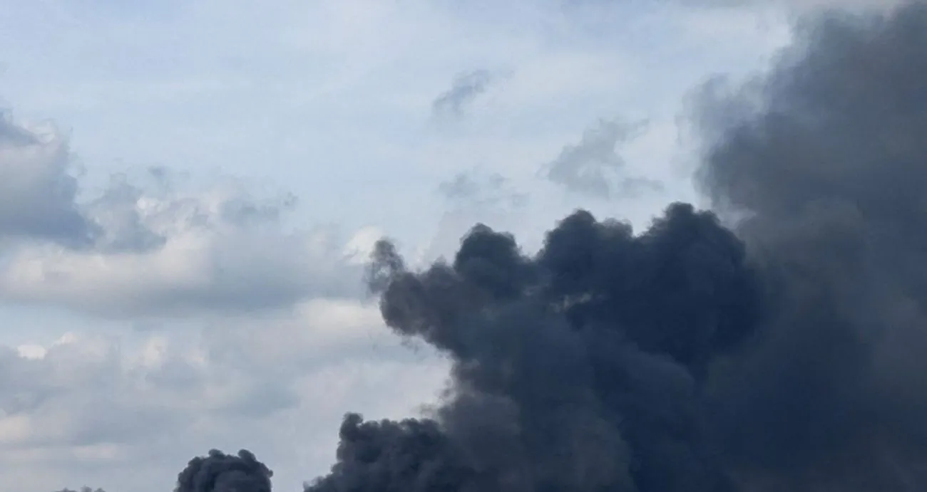 Ворожа атака: у Миколаєві попередньо постраждала людина, лунали вибухи