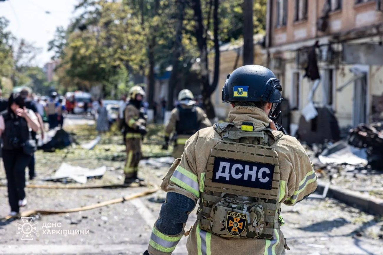 Кількість постраждалих від ранкових атак рф дронами у Харкові суттєво зросла: нові кадри наслідків