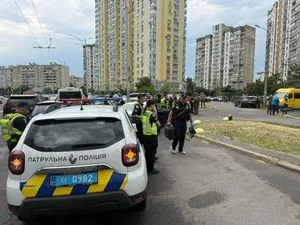 In Kyiv, an unknown assailant shot a man in a car in the middle of the street: the shooter is being sought