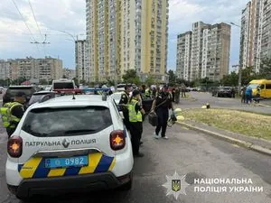 Вбивство чоловіка у Києві: особу загиблого встановили, стрілка продовжують шукати
