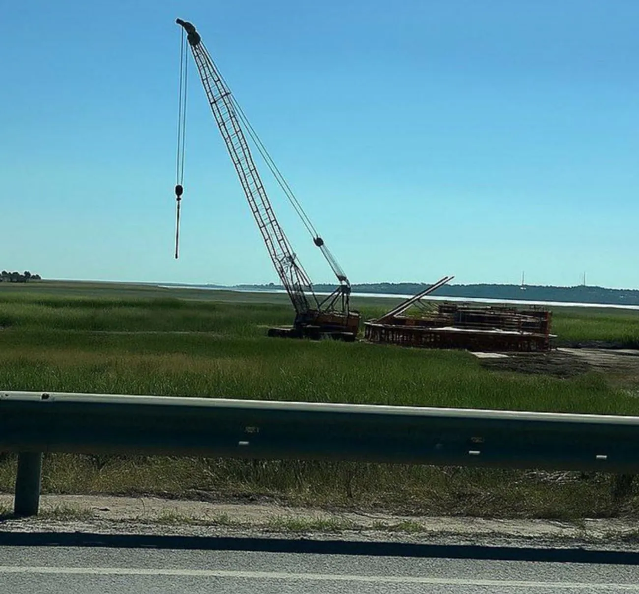 росіяни будують міст через Міуський лиман в Крим: стали відомі деталі