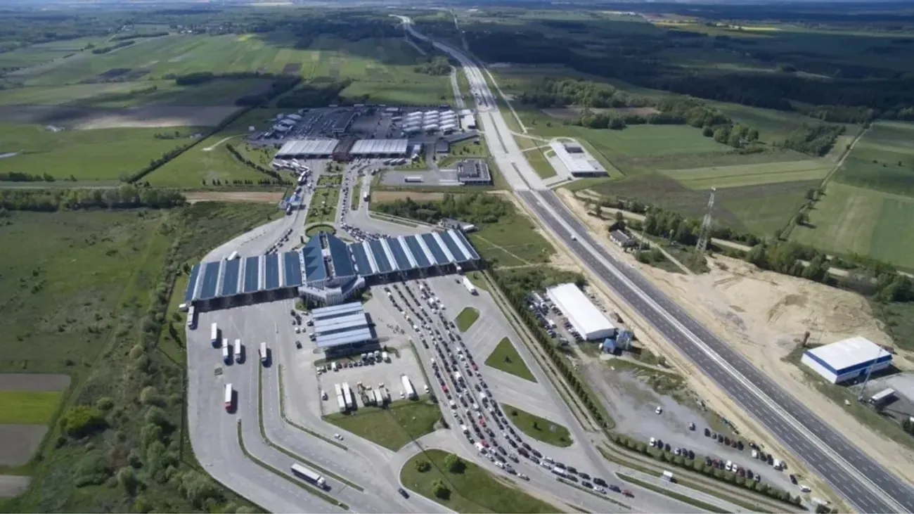 Из-за пиковых нагрузок на границе еОчередь через «Шегини-Медика» доступна только регулярным рейсам: подробности