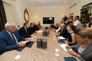 Зеленський завтра у Римі проведе додаткові зустрічі з представниками США: що в центрі уваги