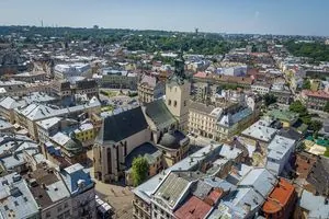 Атака на Львів: вражено житловий будинок, стався витік газу та води