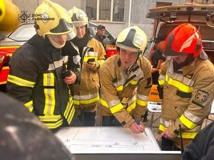 Rescuers showed the consequences of the night Russian attack on the city of Lviv 