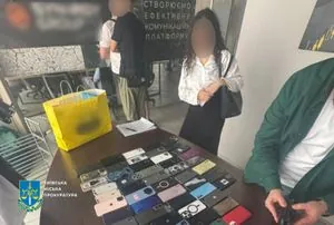 Портрети путіна та подяки від фсб: у Києві припинили роботу колл-центрів, проведено 15 обшуків