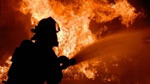 У Запоріжжі сталася пожежа на даху багатоповерхівки внаслідок атаки рф - ОВА
