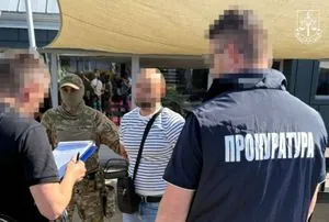 Результати обшуків на митниці: інспектор зі Львова просив 1600 доларів за безперешкодне розмитнення авто