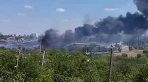Маріуполь охопила масштабна пожежа: вогонь дістався до новобудов окупантів
