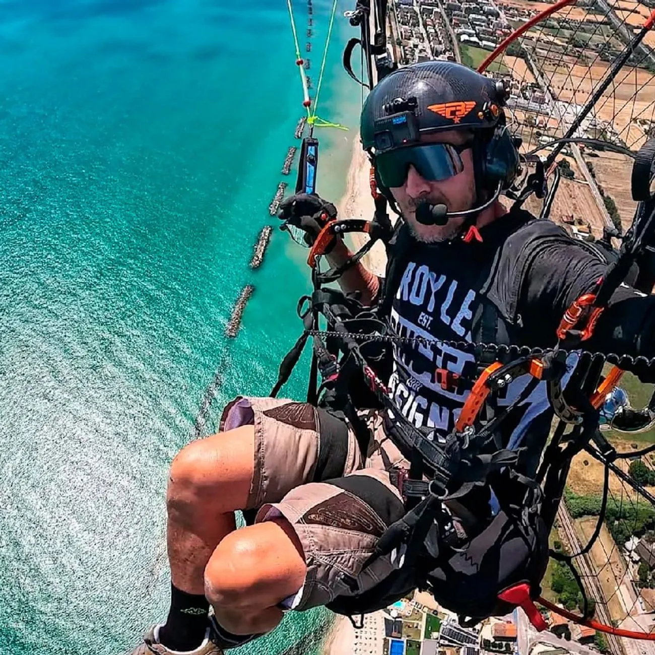 Погиб легендарный экстремал, прыгавший из стратосферы и преодолевший звуковой барьер Погиб легендарный экстремал, прыгавший из стратосферы и преодолевший звуковой барьер