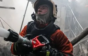 Ночная атака дронов на Запорожье: возникли пожары, есть разрушения и раненый