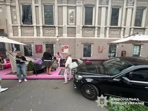 Mercedes driver crashed into a summer cafe terrace in Kyiv, there is an injured person