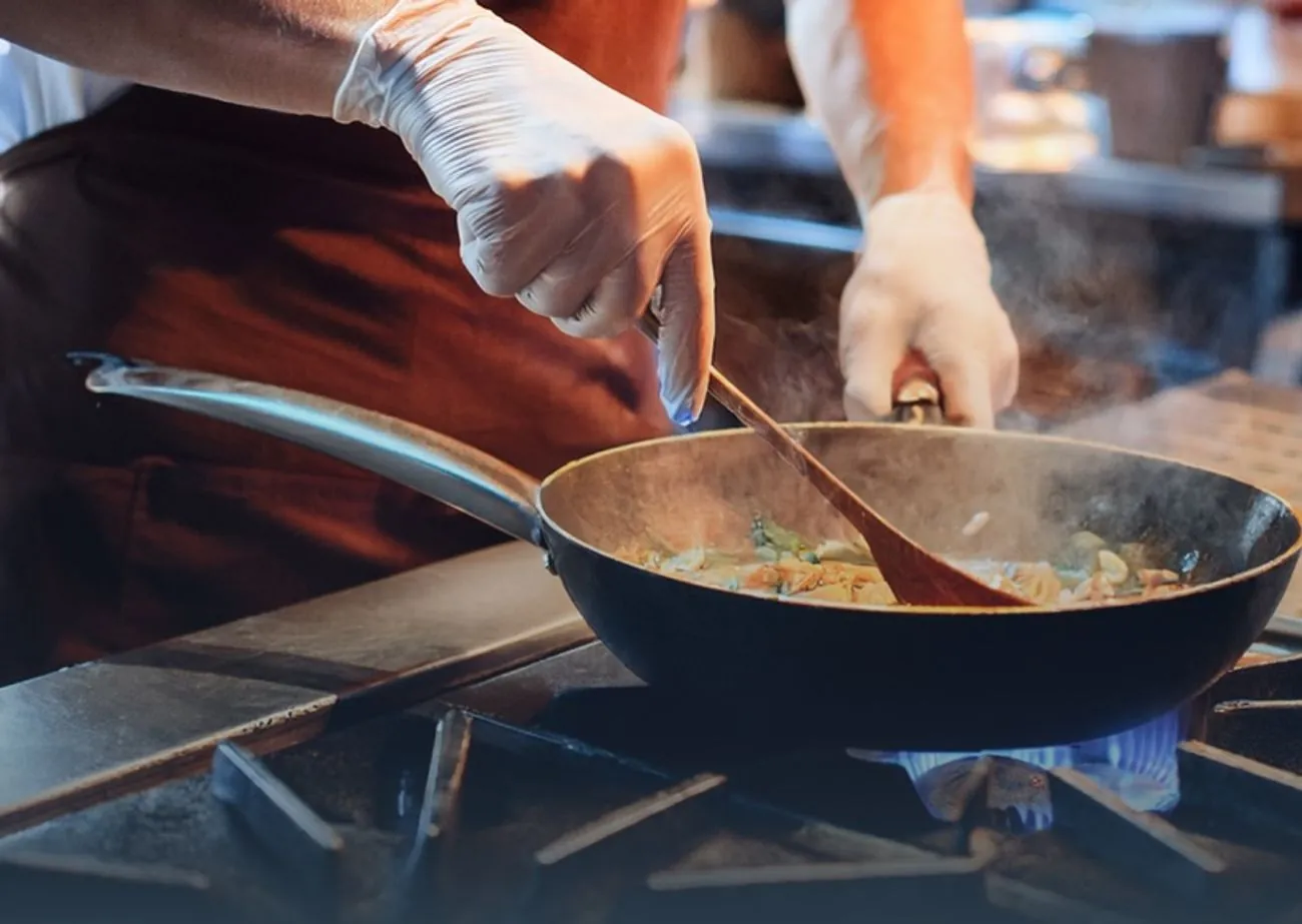 Массовое отравление во львовском ресторане Кацурина: продукты и инвентарь хранились неправильно, а у большинства работников не было медкнижек Массовое отравление во львовском ресторане Кацурина: продукты и инвентарь хранились неправильно, а у большинства работников не было медкнижек