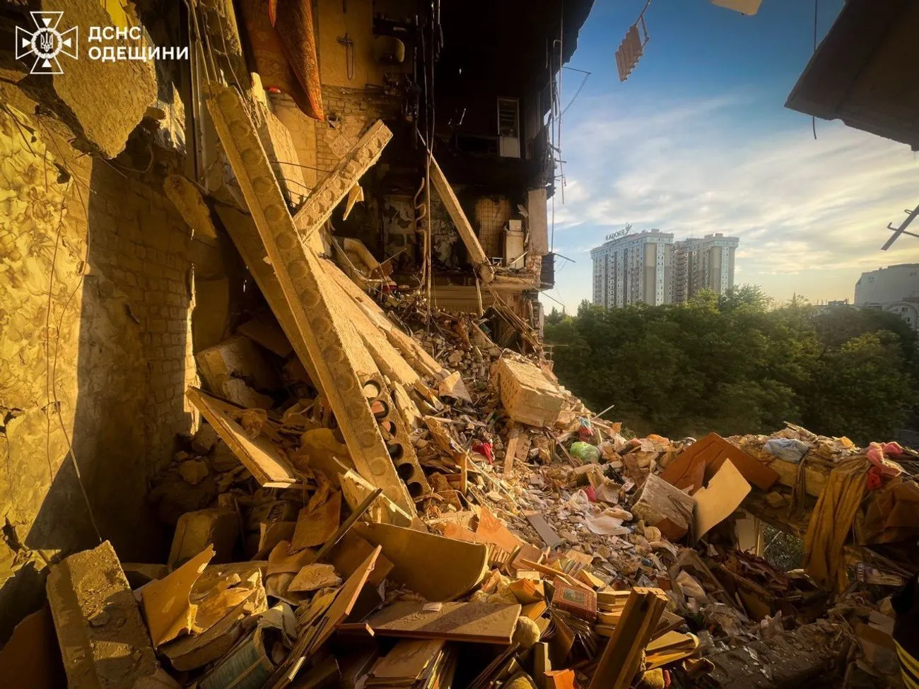 Вражеская атака разрушила 9-этажку в Одессе, есть угроза обрушения Вражеская атака разрушила 9-этажку в Одессе, есть угроза обрушения