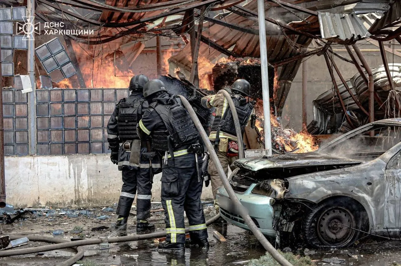 У Харкові ліквідовано пожежі після авіаудару: 44 постраждалих, 7 з них – діти