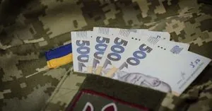 Выплаты военным могут вырасти: Зеленский будет просить ЕС профинансировать повышение зарплат - Bloomberg