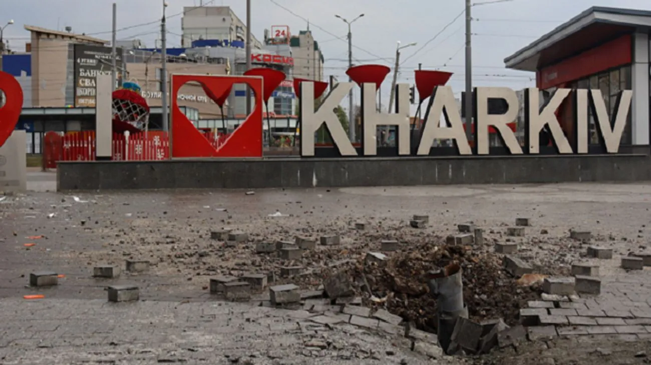 Війська рф вдарили КАБами по Харкову: постраждали дві людини, пошкоджені будинки та авто 