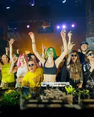 Диджей Miss Monique выступила на сцене Tomorrowland и развернула украинский флаг